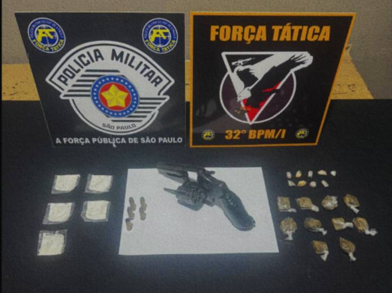 Força Tática prende homem com arma e drogas durante Operação Saturação na região