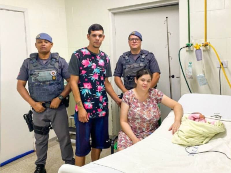 No Dia das Crianças, policiais salvam bebê engasgada em Cândido Mota