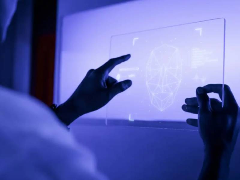 Inteligência artificial ameaça aprendizado da escrita, alerta autor