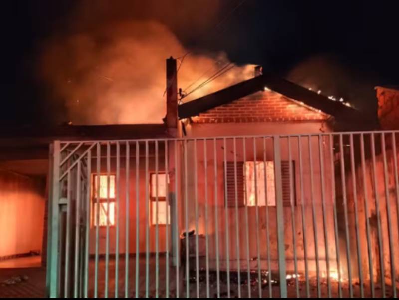 Homem é suspeito de colocar fogo na própria casa após briga com a mulher em Marília