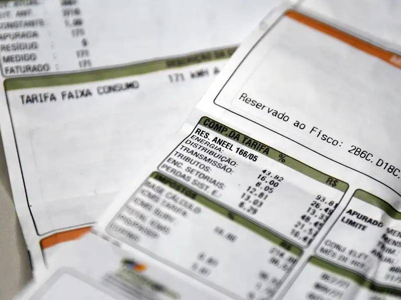 Aneel mantém bandeira para vermelha 1 na conta de luz em novembro