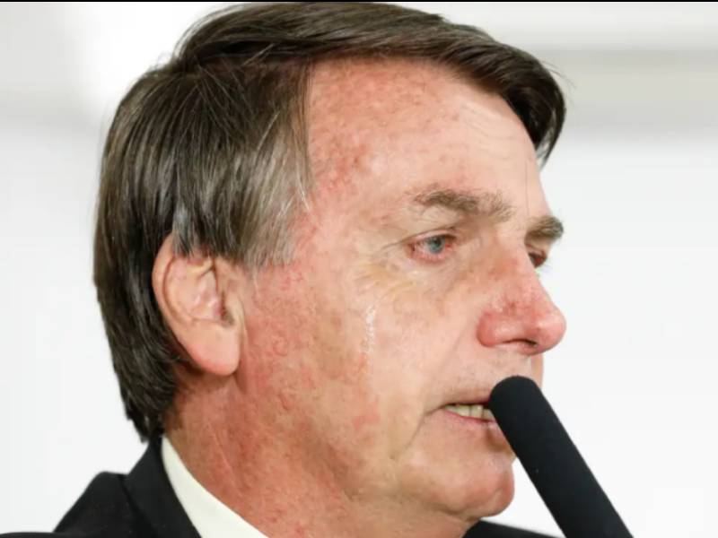 PF cumpre mandados na casa de Jair Bolsonaro, que usará tornozeleira