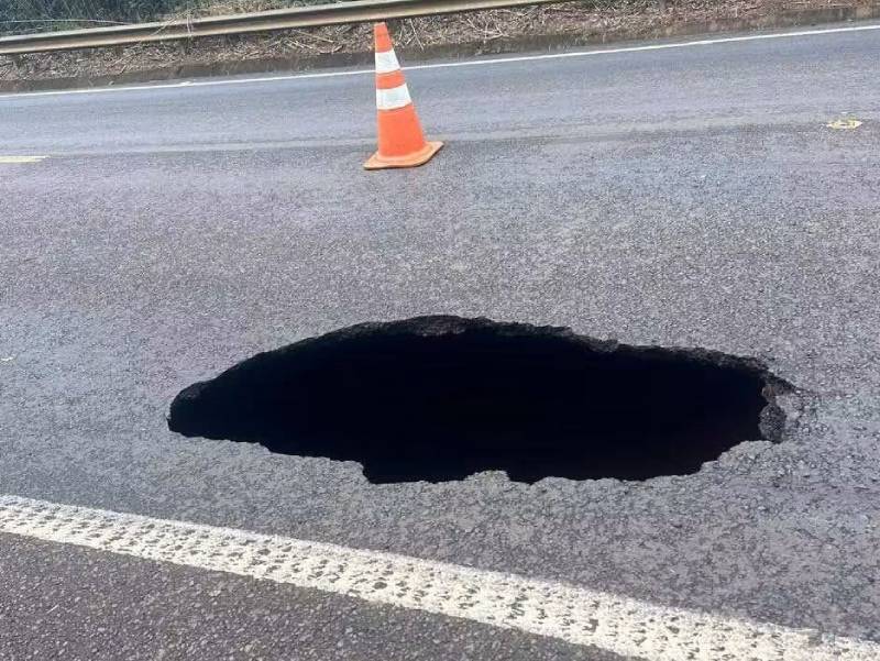 Rodovia entre Lutécia e Paraguaçu Paulista é interditada após surgimento de cratera