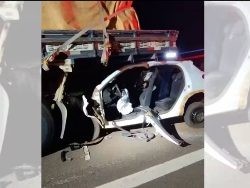 Acidente deixa carro preso embaixo de caminhão na rodovia Raposo Tavares em Salto Grande