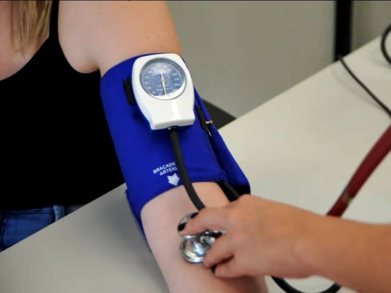 Médicos alertam para riscos de prescrição de testosterona para mulher