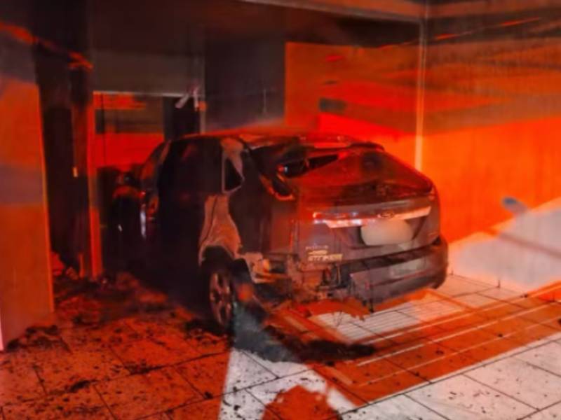 Incêndio destrói casa e carro em Ourinhos; vítima acusa ex-marido de atear fogo no imóvel