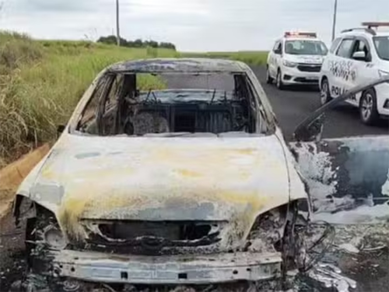 Mulher é presa suspeita de matar namorado e atear fogo em carro com corpo dentro no interior de SP