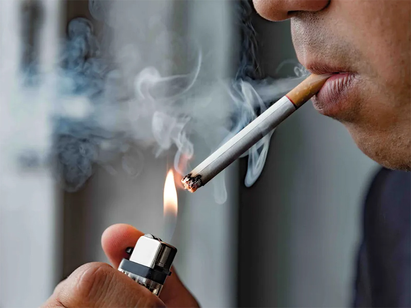 Beber dá vontade de fumar? Especialistas explicam se o álcool é gatilho para o cigarro