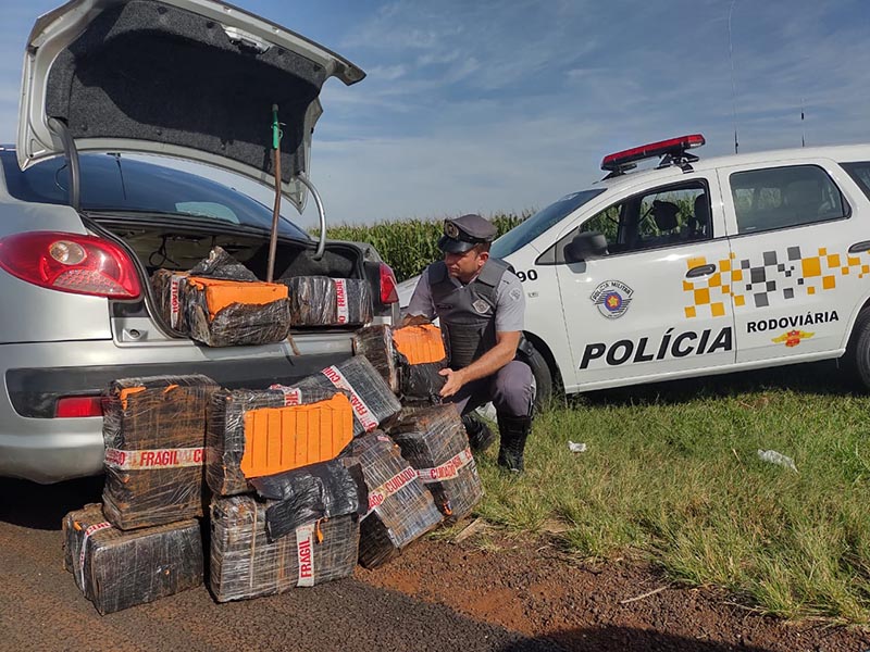Homem é preso com mais de 150 kg de maconha no porta malas do veículo em Ibirarema