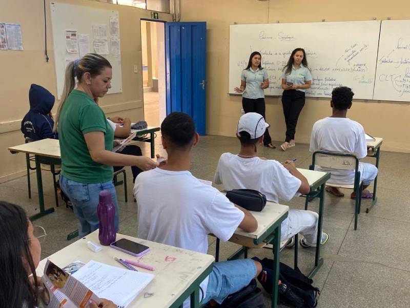 Associação Comercial visita escolas de Paraguaçu Paulista para divulgar Programa de Estágio