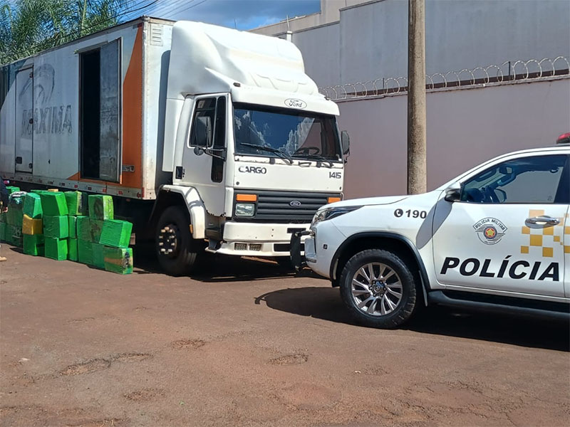 Polícia Rodoviária apreende quase 1 tonelada de drogas em rodovia de Palmital