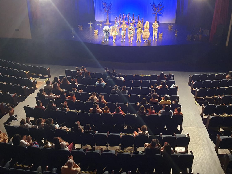 Associação Cultural promove apresentação de teatro para crianças dos Projetos Assistenciais e CRAS