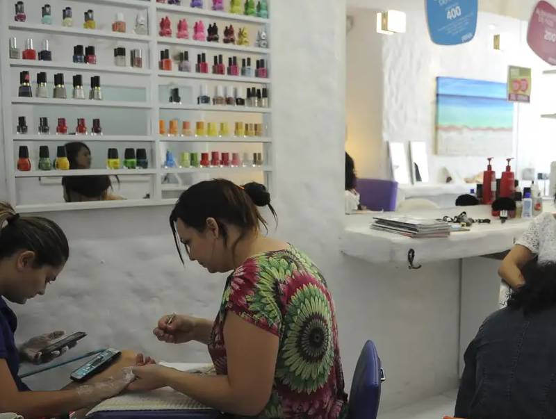 Anvisa proíbe duas substâncias utilizadas em produtos para unhas