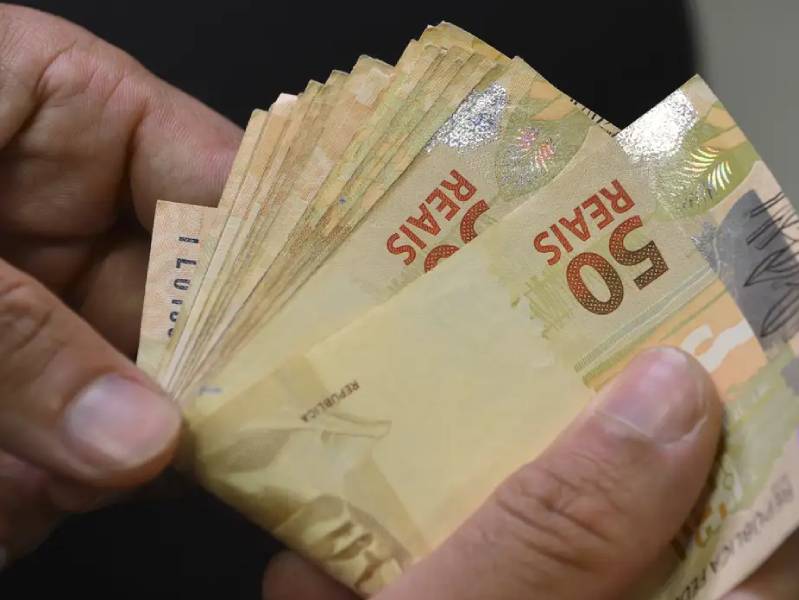 Número de superendividados no Brasil cresceu 75% em cinco anos, diz BC