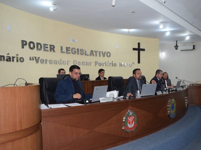 Vereadores aprovam 22 requerimentos com questionamentos ao Prefeito Antian