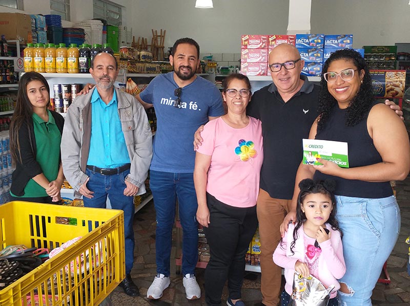 ACE Paraguaçu entrega prêmios do sorteio dos Namorados da promoção 'Sou Mais Paraguaçu'