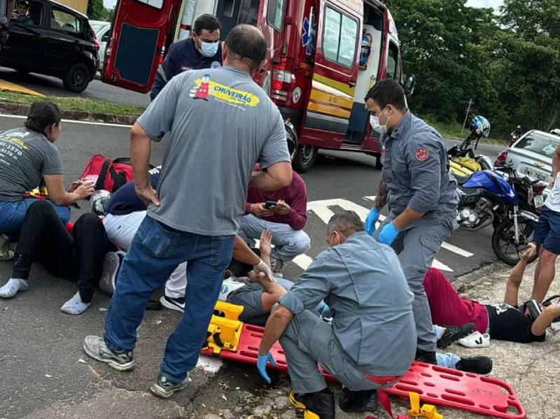 Homem é socorrido com ferimentos graves após colisão entre motocicletas em Presidente Prudente