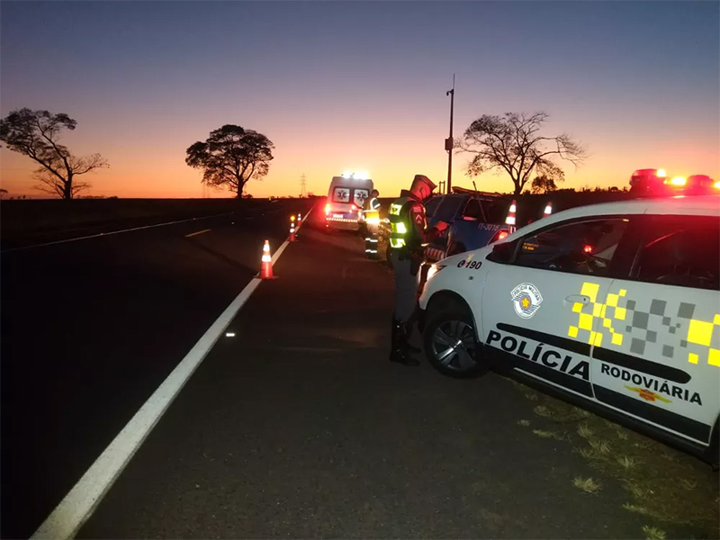 Homem é preso por embriaguez após tombar motocicleta em rodovia de João Ramalho