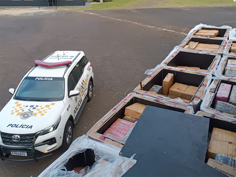 Polícia Rodoviária prende motorista de caminhão transportando grande quantidade de maconha em Assis