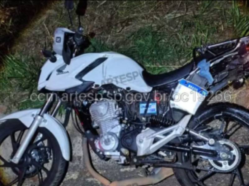Motociclista morre após ser atingido por carro e arrastado por 200 metros em Lençóis Paulista