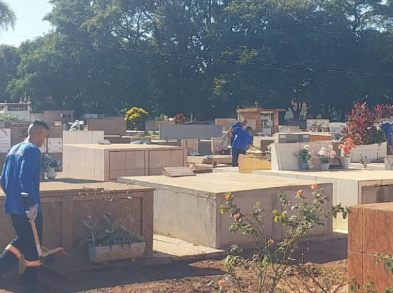 Cemitério Municipal passa por manutenção