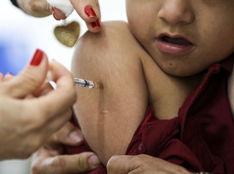 Campanha de multivacinação para menores de 15 anos chega a 7 estados