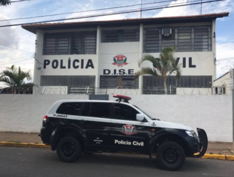 Mulher é presa por maus-tratos após cadela em estado crítico ser resgatada em Botucatu
