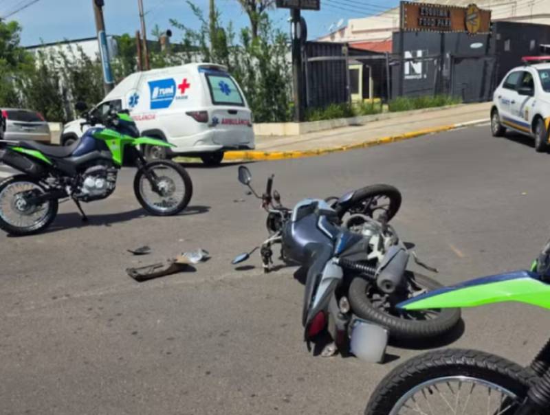 Motociclista fica ferido ao bater em ambulância que prestava socorro em Tupã