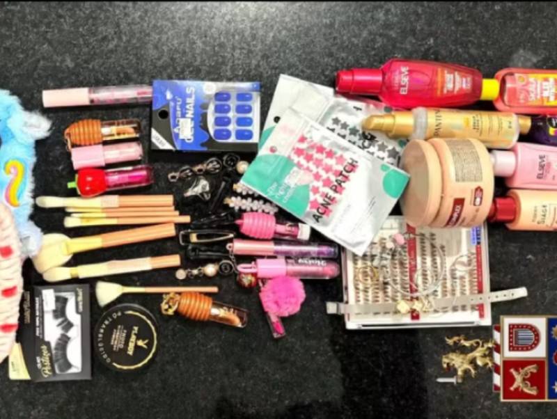 Mãe encontra bijuterias e cosméticos furtados no quarto da filha e aciona polícia em São Manuel