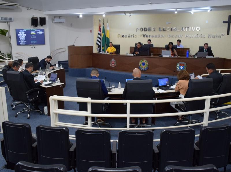 Durante Sessão, vereadores apresentam 16 requerimentos e 24 indicações ao Prefeito