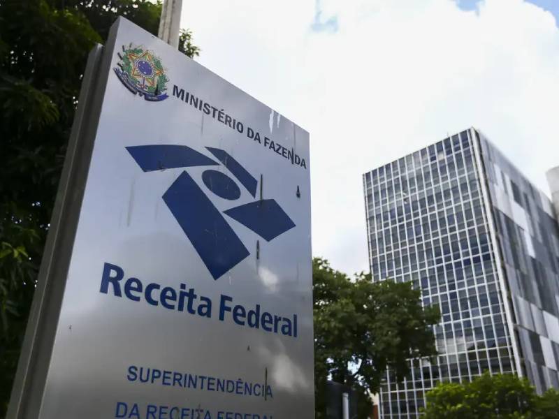 Receita paga nesta terça maior lote de restituição do IR da história