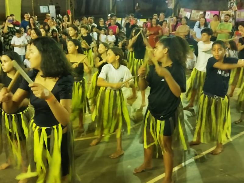 Escola Cléia Caçapava promove educação antirracista e realiza mostra com apresentações culturais