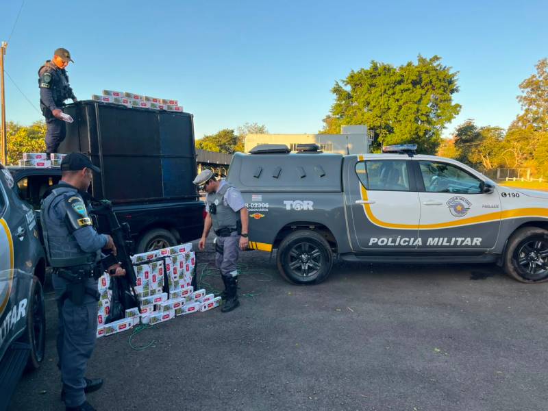 Polícia Rodoviária apreende 70 mil maços de cigarros após perseguição em Assis