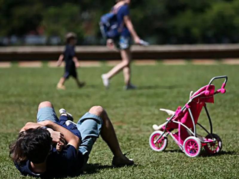 Pediatras pedem aprovação de lei com licença-paternidade de 1 mês