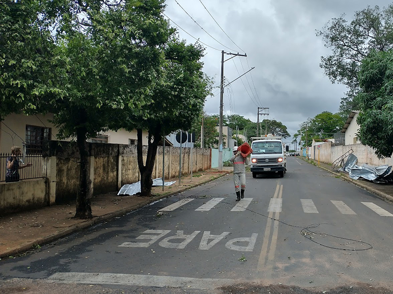 Equipes da Energisa seguem trabalhando para restabelecer estragos causados pelo temporal