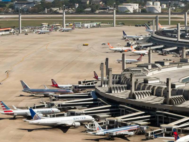 Movimento nos aeroportos brasileiros cresce 10% em 2025