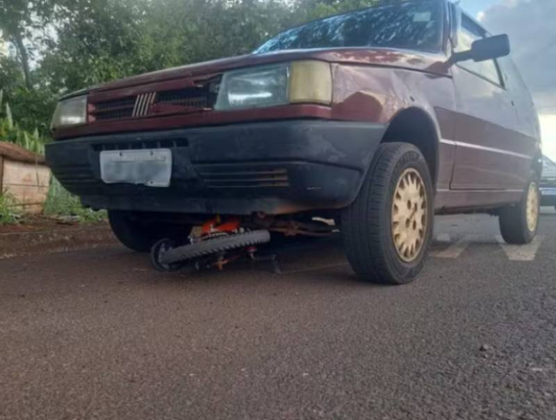 Carro atinge e arremessa menino que andava de bicicleta em Santa Cruz do Rio Pardo