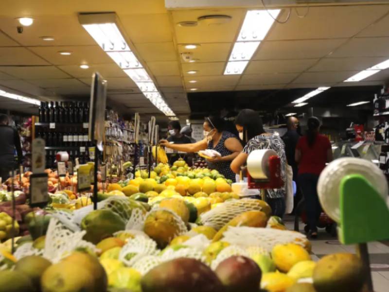 INPC, inflação que corrige salários, acumula 4,29% em 12 meses