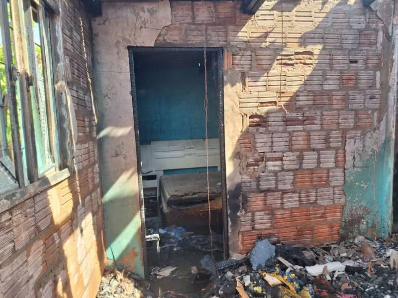 Filhotes de cachorro morrem em incêndio em residência causado pelo próprio morador, em Osvaldo Cruz