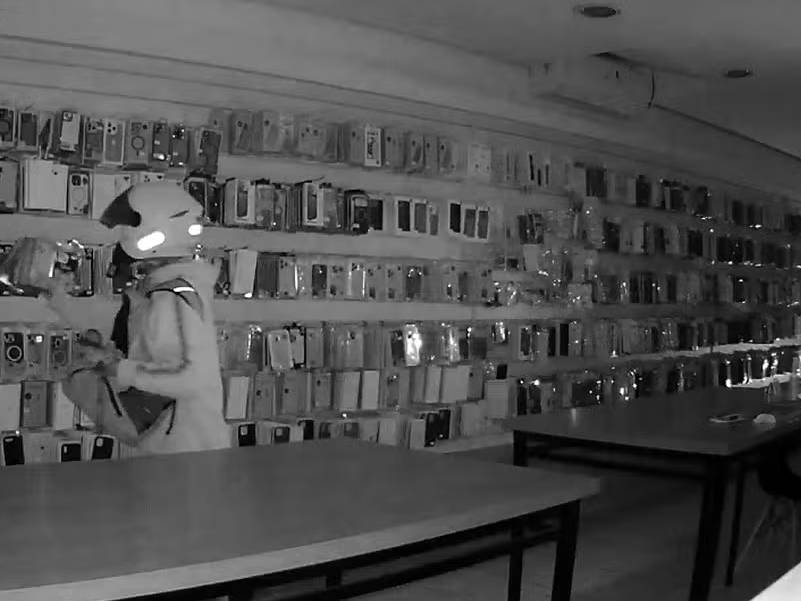 Criminosos invadem loja de eletrônicos e causam prejuízo de até R$ 25 mil em Borborema