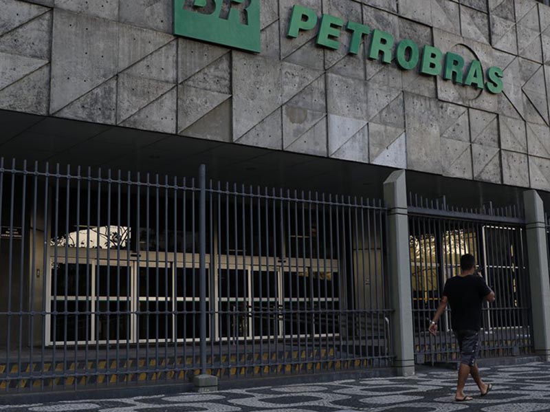 Petrobras reinicia processo de venda de três refinarias