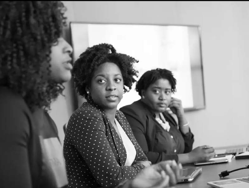 Desemprego entre mulheres negras jovens chega a 24,7%, aponta estudo