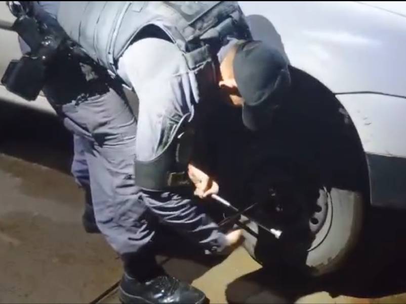 Polícia Rodoviária prende traficante que transportava drogas dentro de pneus em rodovia de Palmital