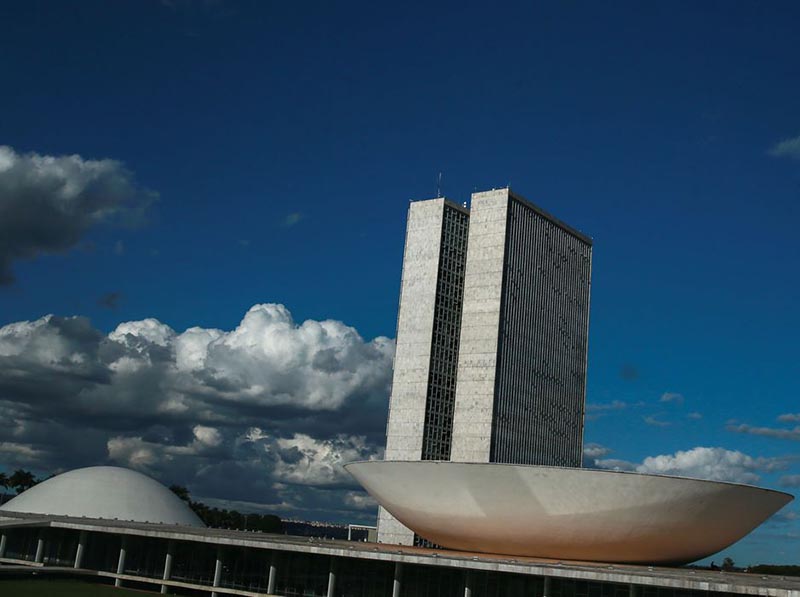 Congresso aprova Orçamento com salário mínimo de R$1.320 para 2023