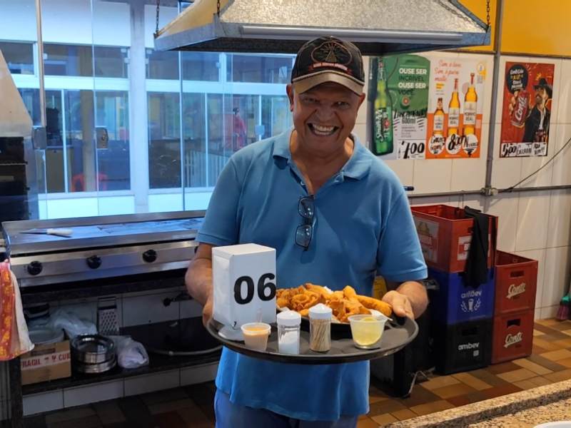 AFC assume a administração da lanchonete e passa a oferecer variedade em lanches e porções