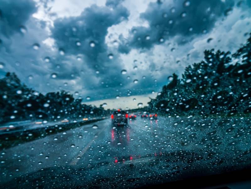 Preparar o veículo para período de chuva é 1º passo para viagem segura